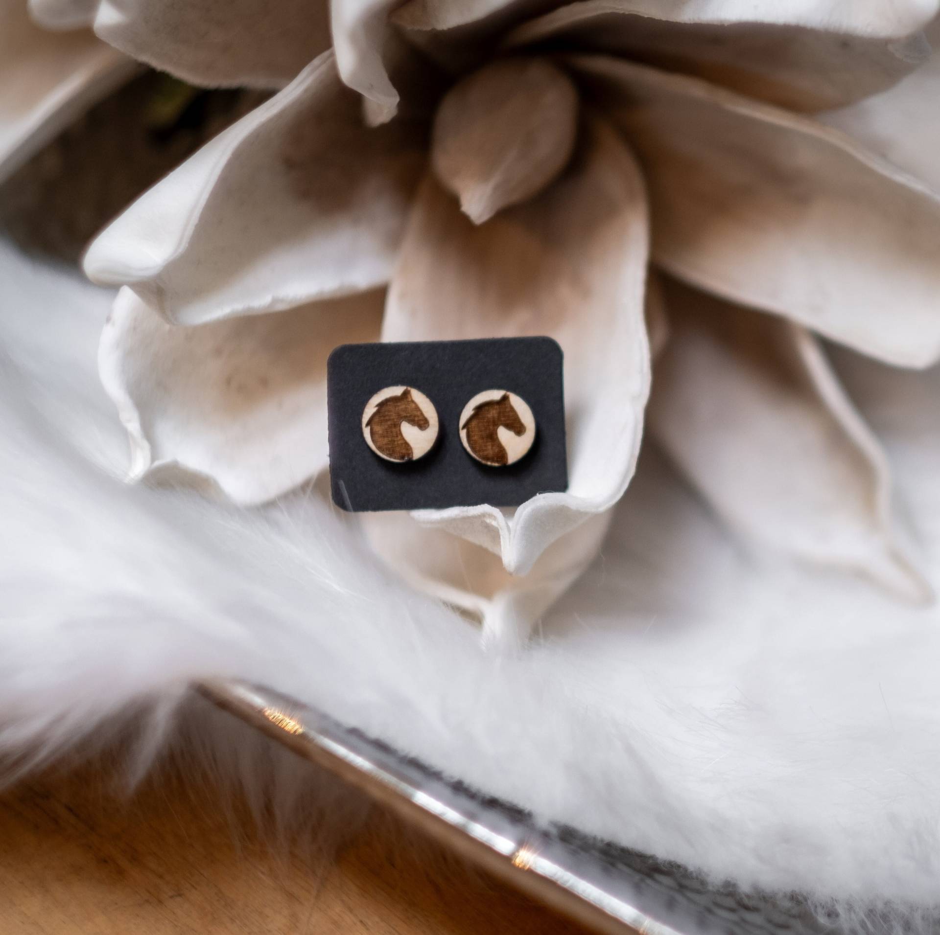 Ohrstecker Aus Holz | Ohrschmuck Birkenholz Handgemachter Schmuck Pferd Ohrstecker Aus Holz | Ohrschmuck Birkenholz Handgemachter Schmuck Pferd von HoizHittn