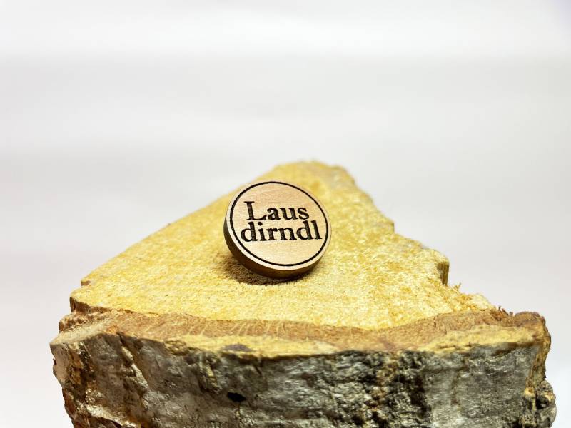 Lausdirndl, Spruch Anstecker, Obstholz Anstecker Pin, Tracht, Brosche Retro, Weihnachten, Anstecknadel Hochzeit Lausdirndl, Spruch Anstecker, Obstholz Anstecker Pin, Tracht, Brosche Retro, Weihnachten, Anstecknadel Hochzeit von Hoizknopf