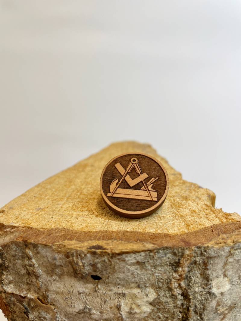 Schreiner, Tischler, Zunftzeichen, Obstholz Anstecker, Anstecker Pin, Tracht, Brosche, Brosche Weihnachten, Anstecknadel Hochzeit von Hoizknopf