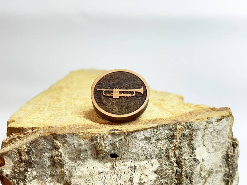 Trompete , Instrumente, Obstholz Anstecker, Anstecker Pin, Tracht, Brosche Retro, Weihnachten, Anstecknadel Hochzeit von Hoizknopf