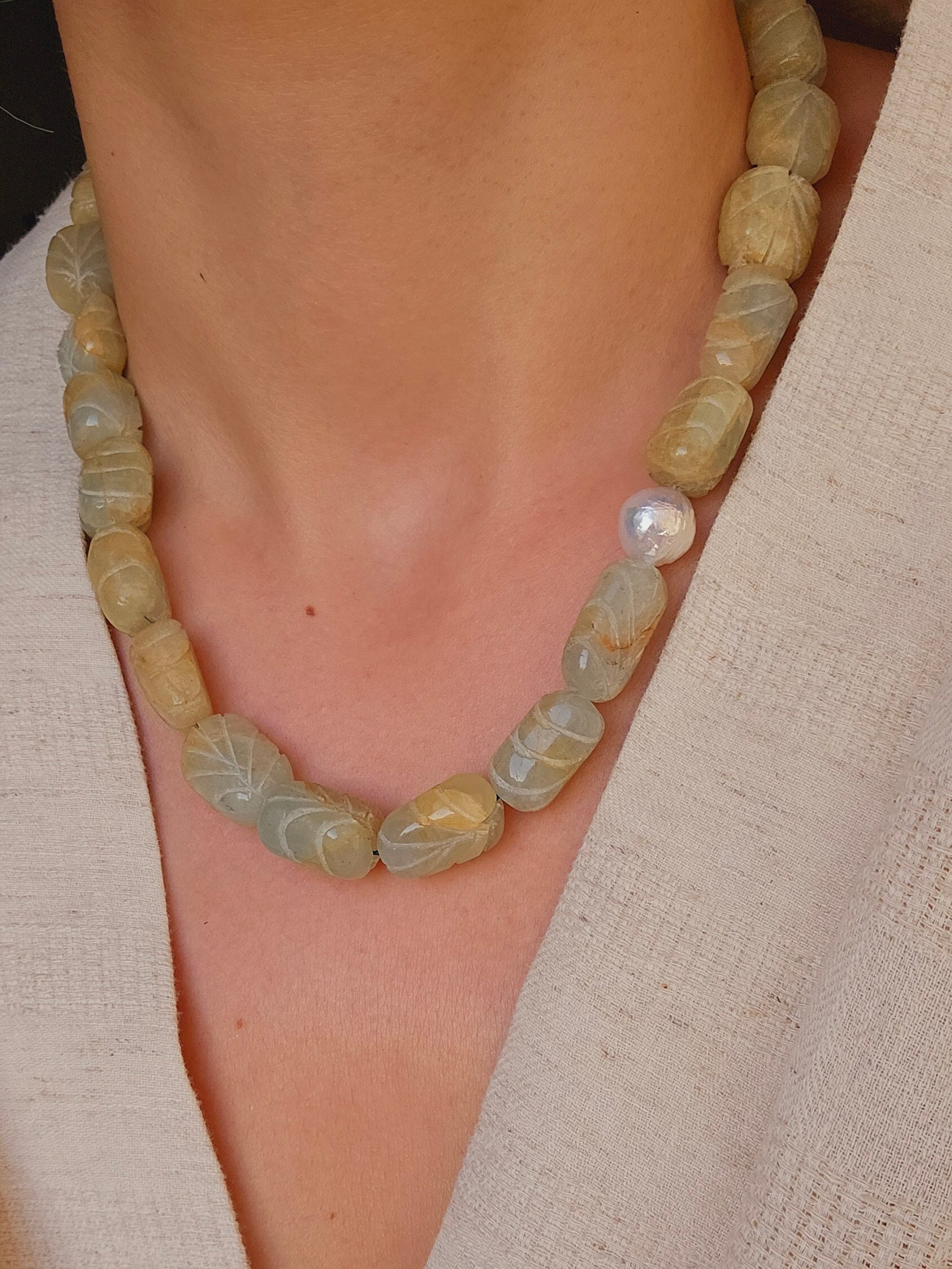 Geschnitzte Aquamarin Kette Mit Barock Perle Geschnitzte Aquamarin Kette Mit Barock Perle von HokisOfficial