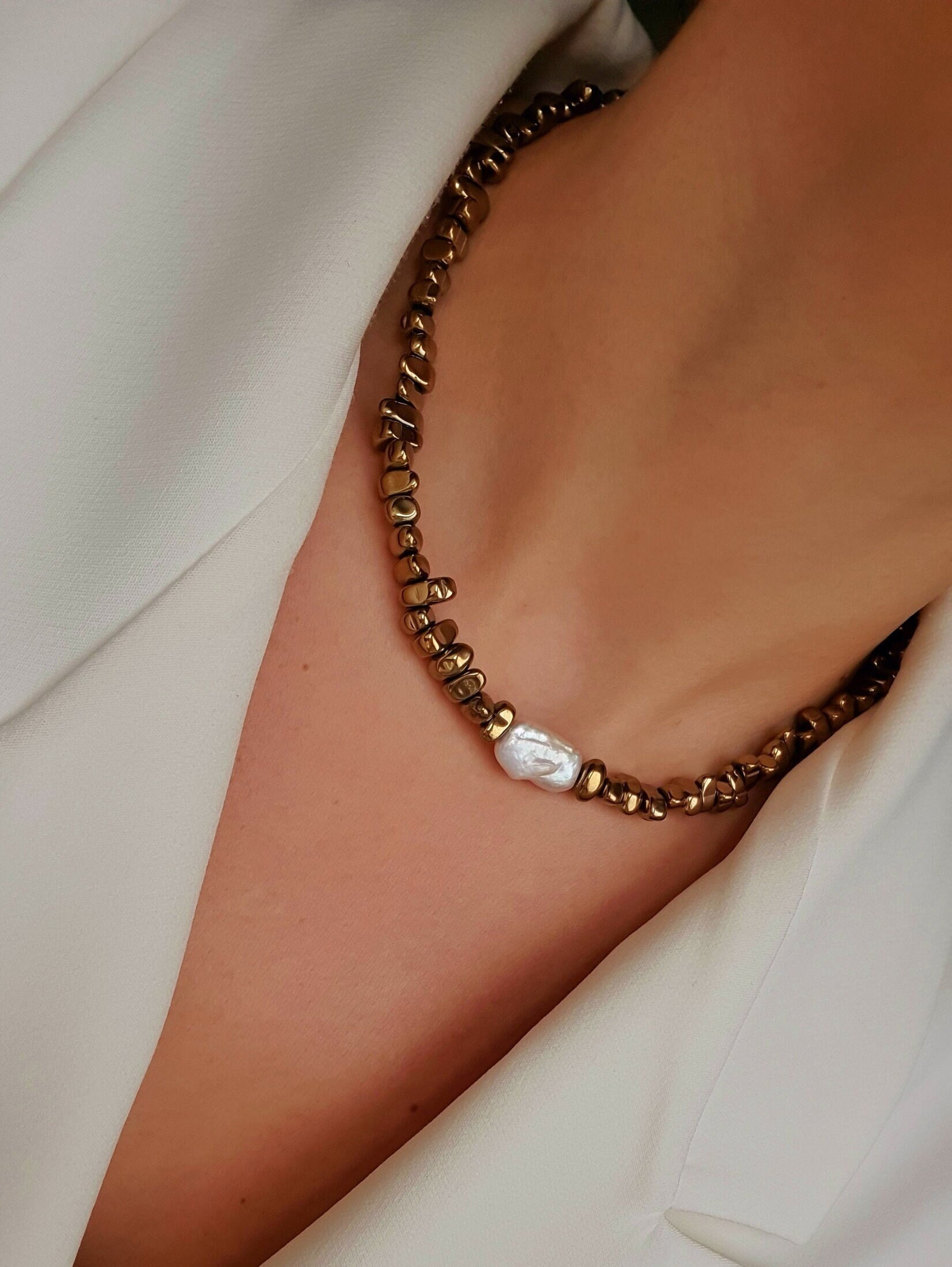 Goldfarbe Hämatit Kette Mit Barock Perle Goldfarbe Hämatit Kette Mit Barock Perle von HokisOfficial
