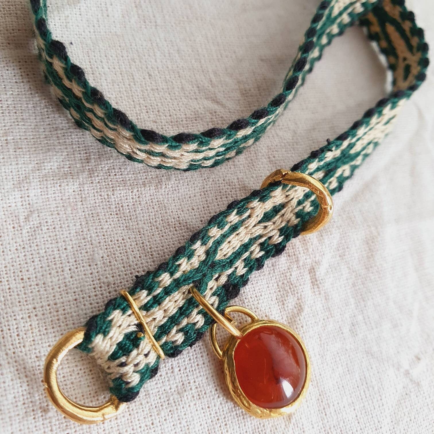 Grünes Gewebtes Armband Mit Achat-stein Grünes Gewebtes Armband Mit Achat-stein von HokisOfficial