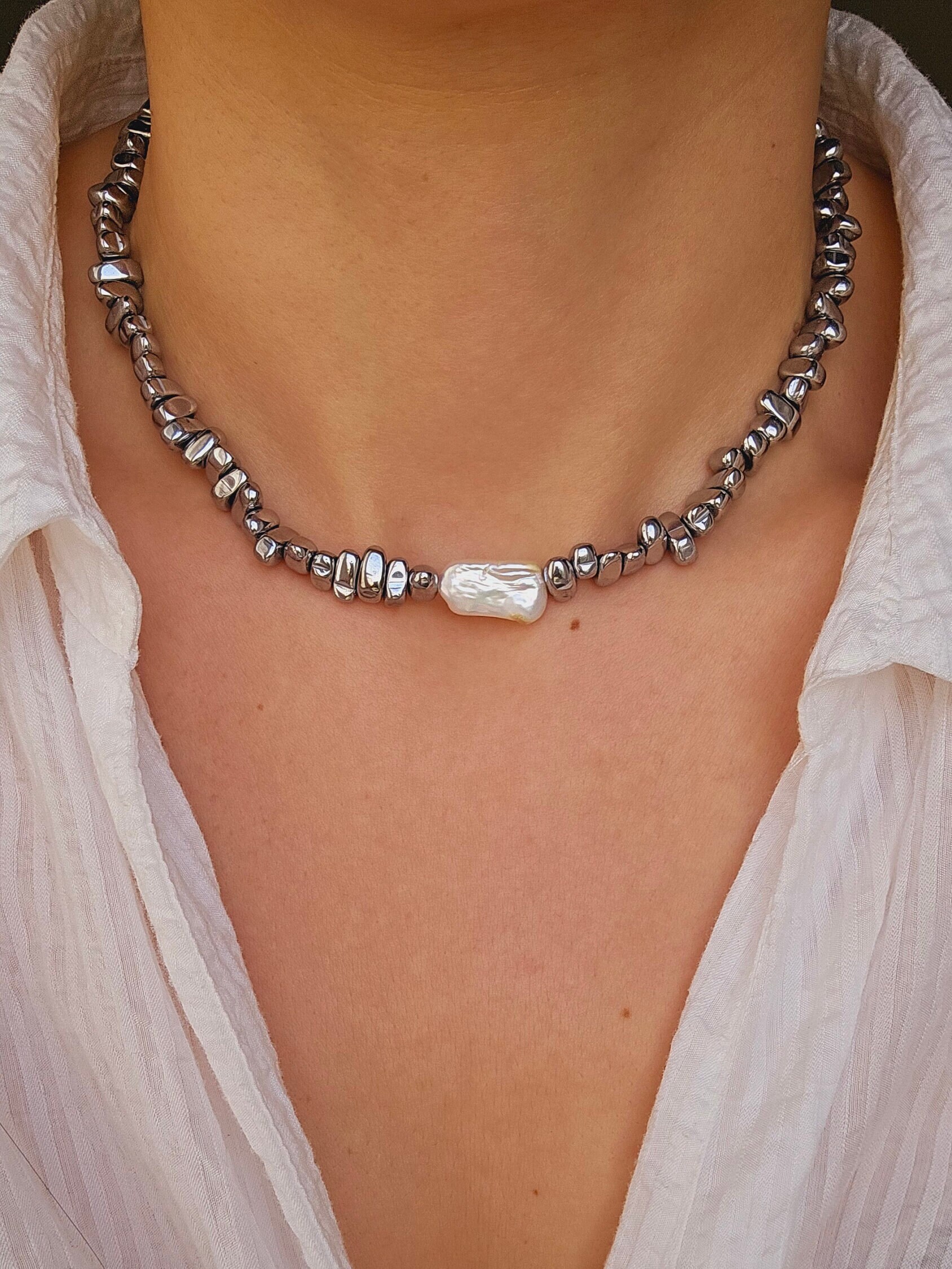 Silberfarbene Hämatitkette Mit Barockperle Silberfarbene Hämatitkette Mit Barockperle von HokisOfficial
