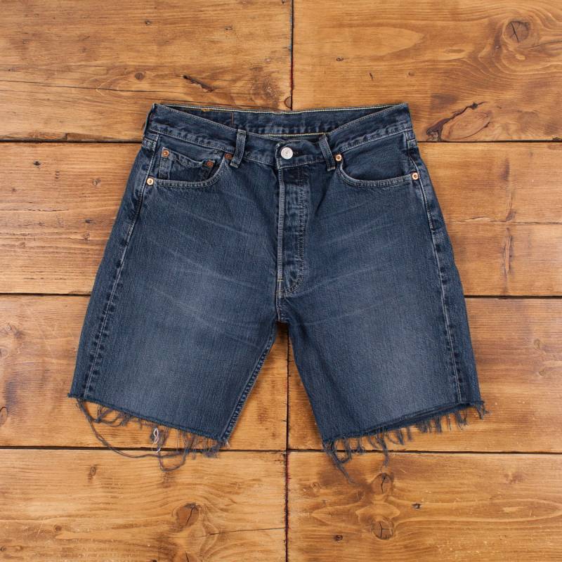 Vintage Levi's Denim Shorts 29 Levis 501 Raw Hem Dark Wash Bermuda Blue von Holdwest