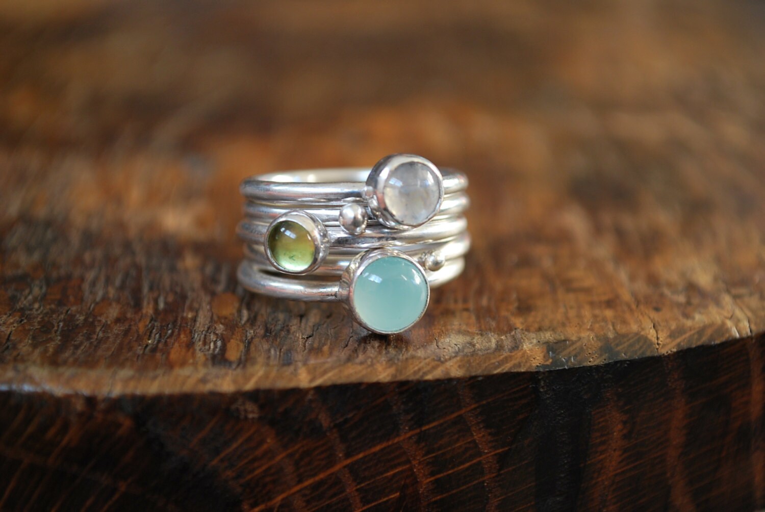Ring 5 Stapelbare Ringe Mondstein, Chalcedon Und Peridot Ring 5 Stapelbare Ringe Mondstein, Chalcedon Und Peridot von HolenArtisanat