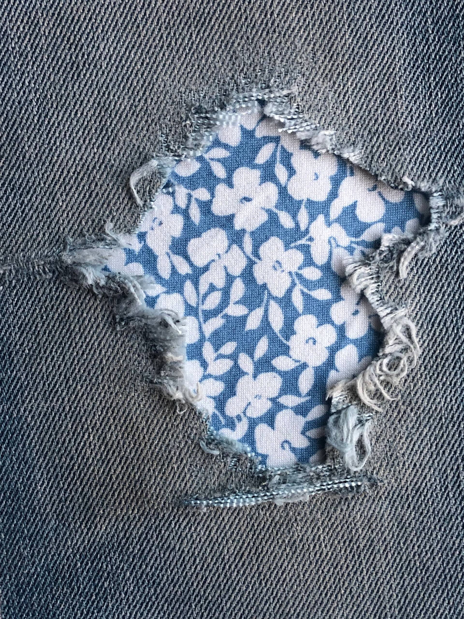 Ditsy Floral in Hellblau Und Weiß Stretch "Peek A Boo" Aufnäher Zum Aufbügeln - By Holey Patches | Verschiedene Größen Ditsy Floral in Hellblau Und Weiß Stretch "Peek A Boo" Aufnäher Zum Aufbügeln - By Holey Patches | Verschiedene Größen von HoleyPatches