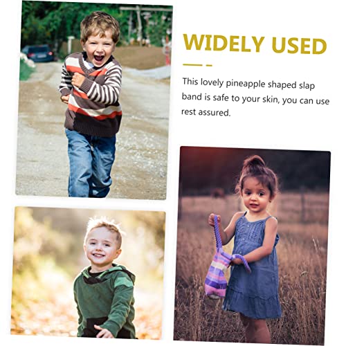 Holibanna Süßes Plüsch Slap Bracelet Ananas Armband mit Münzbeutel Weiches Hautfreundliches Schnapparmband für Jungen und Mädchen Vielseitiges Partyzubehör und Modisches Accessoire von Holibanna