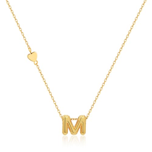 HolidayQbee Kette Buchstaben M – Goldene Halskette mit Buchstaben M Anhänger und Herz Design – Personalisierte Schmuck Kette für Frauen – Geschenk für Sie von HolidayQbee