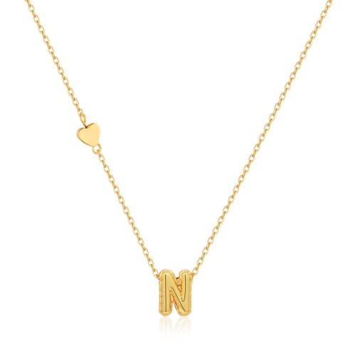 HolidayQbee Kette Buchstaben N – Goldene Halskette mit Buchstaben N Anhänger und Herz Design – Personalisierte Schmuck Kette für Frauen – Geschenk für Sie von HolidayQbee