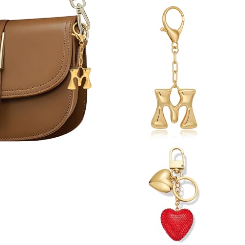 HolidayQbee Schlüsselanhänger Taschenanhänger mit Gold Buchstabe M und Rotes Herz, Elegantes Taschen Charm, Antiallergisch und Langlebig, Accessoire für Tasche oder Schlüssel, Geschenkidee für Sie HolidayQbee Schlüsselanhänger Taschenanhänger mit Gold Buchstabe M und Rotes Herz, Elegantes Taschen Charm, Antiallergisch und Langlebig, Accessoire für Tasche oder Schlüssel, Geschenkidee für Sie von HolidayQbee