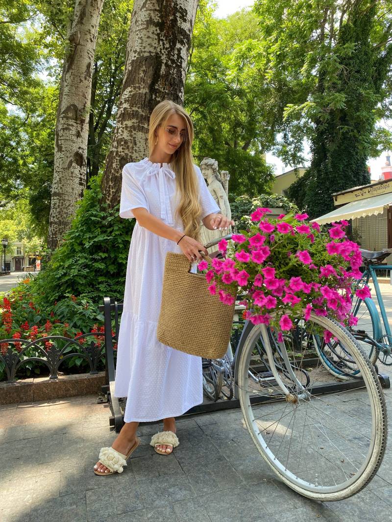 Weißes Boho Sommer Midi Kleid Mit Krawatte Hals von HollaLingerieByOlla