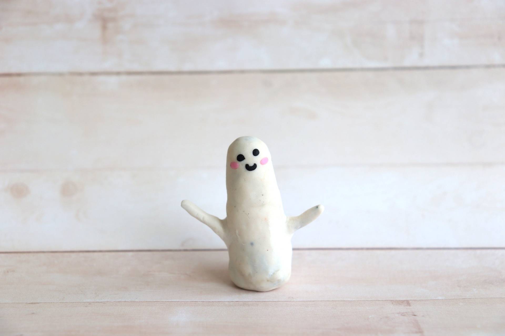Süßer Ring-Halter Geist // Halloween Dekoration Polymer Clay Tonfigur Figur Süßer Ring-Halter Geist // Halloween Dekoration Polymer Clay Tonfigur Figur von HollabecDesigns