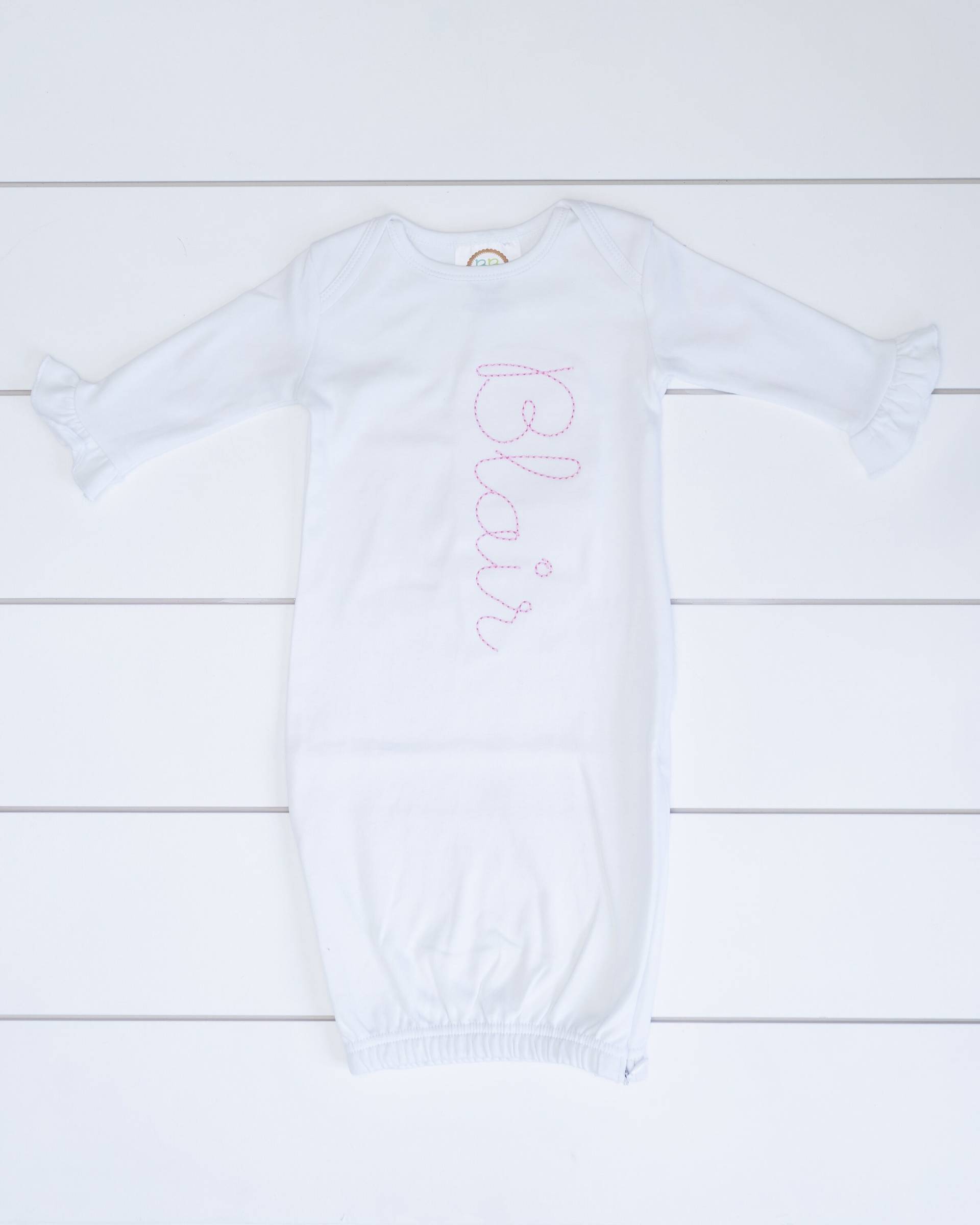 Monogramm Babykleid // Newborn Gown von HollandHartDesigns