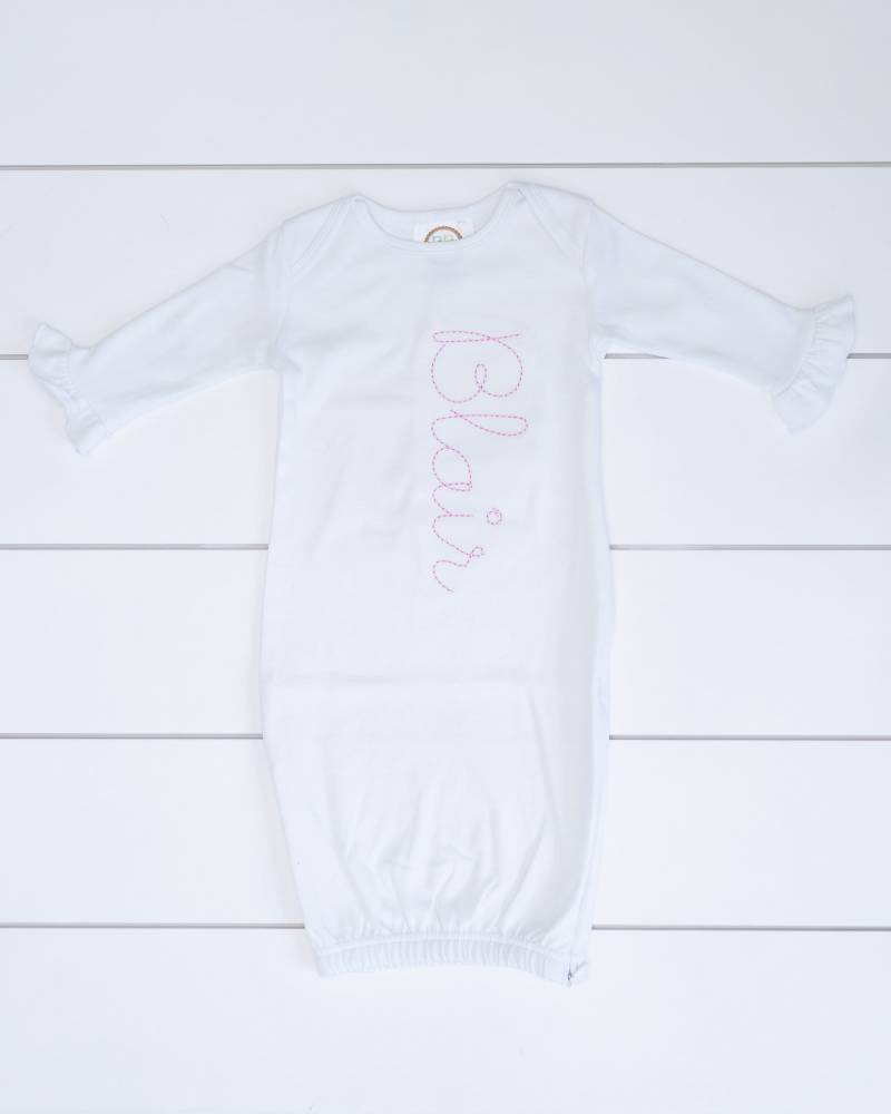 Monogramm Babykleid // Newborn Gown Monogramm Babykleid // Newborn Gown von HollandHartDesigns