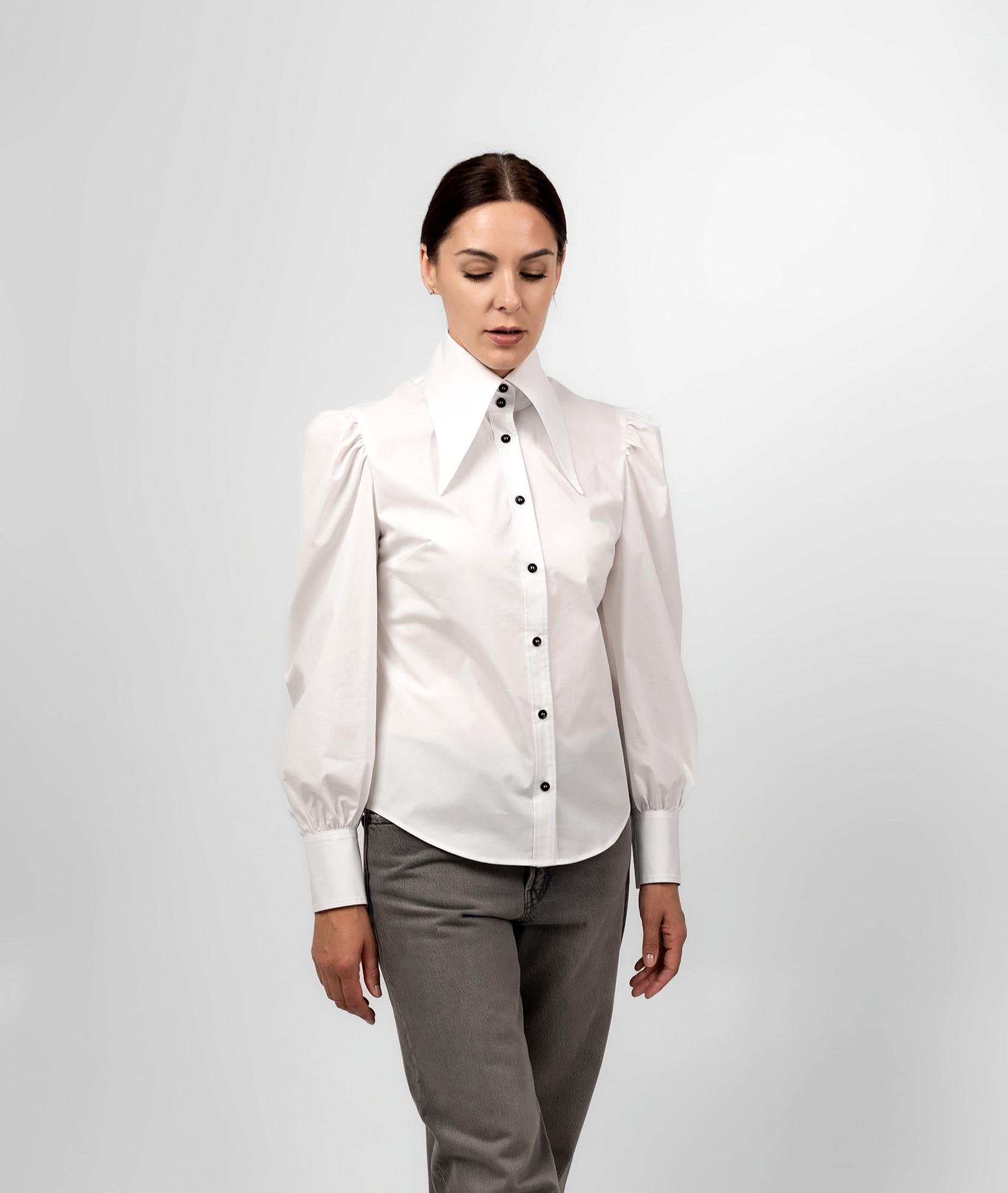 Elegante Weiße Damenbluse Mit Spitzem Kragen Für Eine Party. Handgefertigte Damenblusen Und Hemden Elegante Weiße Damenbluse Mit Spitzem Kragen Für Eine Party. Handgefertigte Damenblusen Und Hemden von HollandSewingHouse