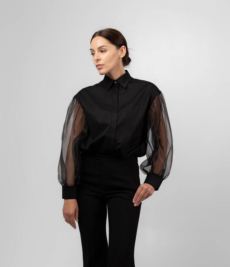 Schwarze Damenbluse Mit Puffärmeln Aus Organza. Elegantes Baumwollhemd in Schwarz Für Eine Hochzeit Oder Party. Handgefertigte Damenbekleidung Schwarze Damenbluse Mit Puffärmeln Aus Organza. Elegantes Baumwollhemd in Schwarz Für Eine Hochzeit Oder Party. Handgefertigte Damenbekleidung von HollandSewingHouse