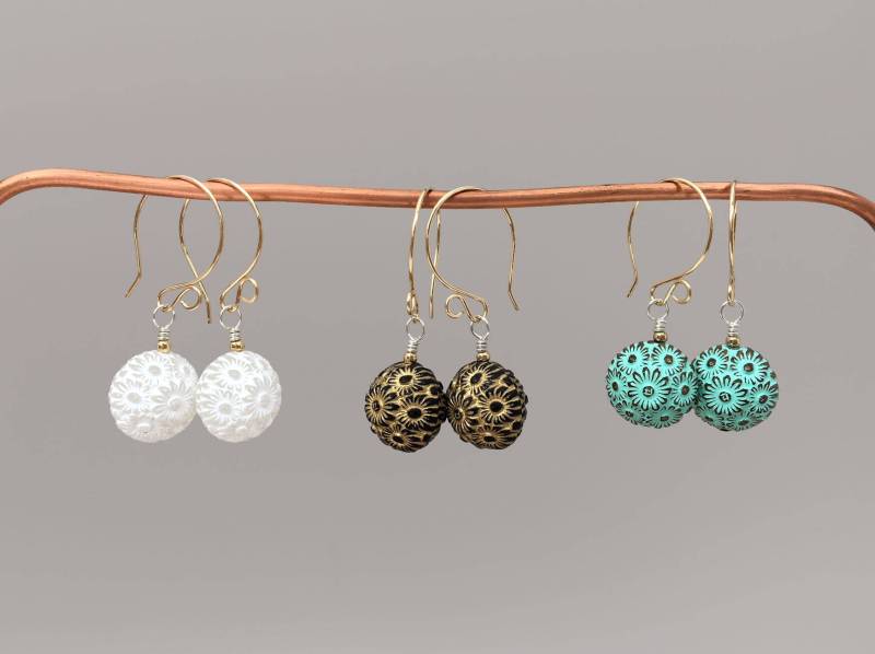 Vintage Laternenförmige Perlen Ohrringe Vintage Laternenförmige Perlen Ohrringe von HollisJjewelry
