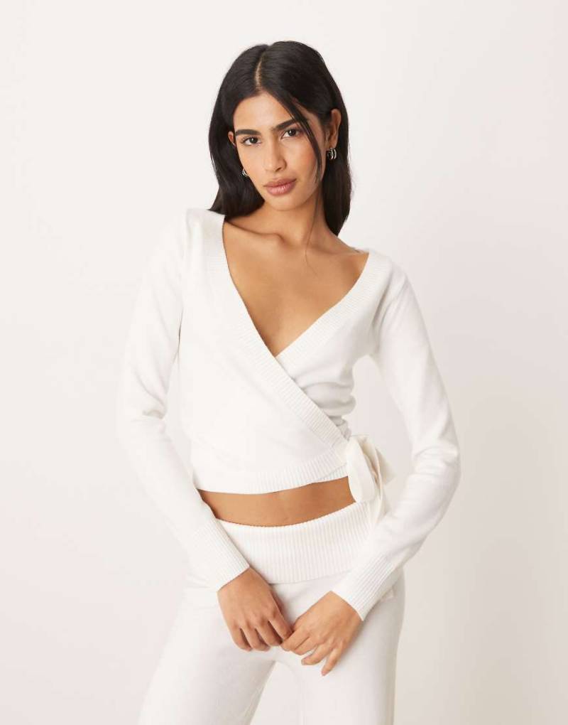 Gilly Hicks - Gemütlicher Strickpullover in Weiß mit Multiway-Wickeldesign, Kombiteil von Hollister