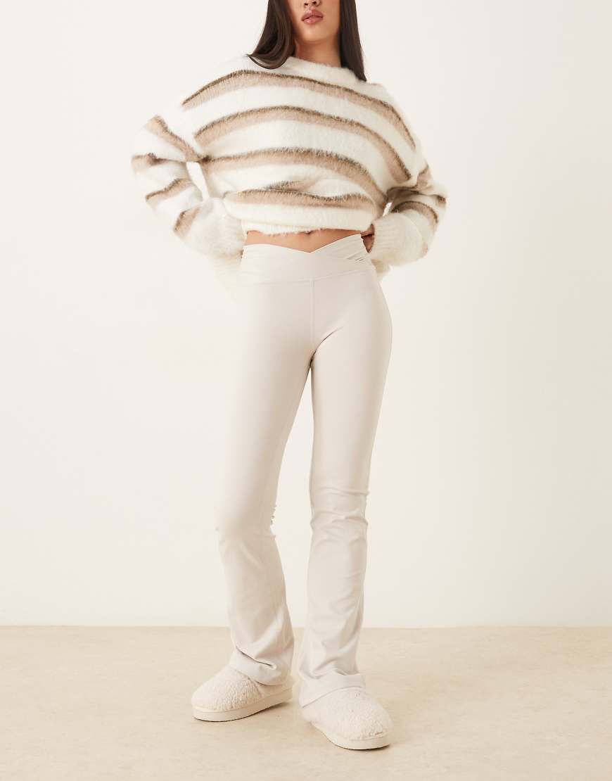 Gilly Hicks - Schlaghose in Grau mit V-Bund, Kombiteil von Hollister