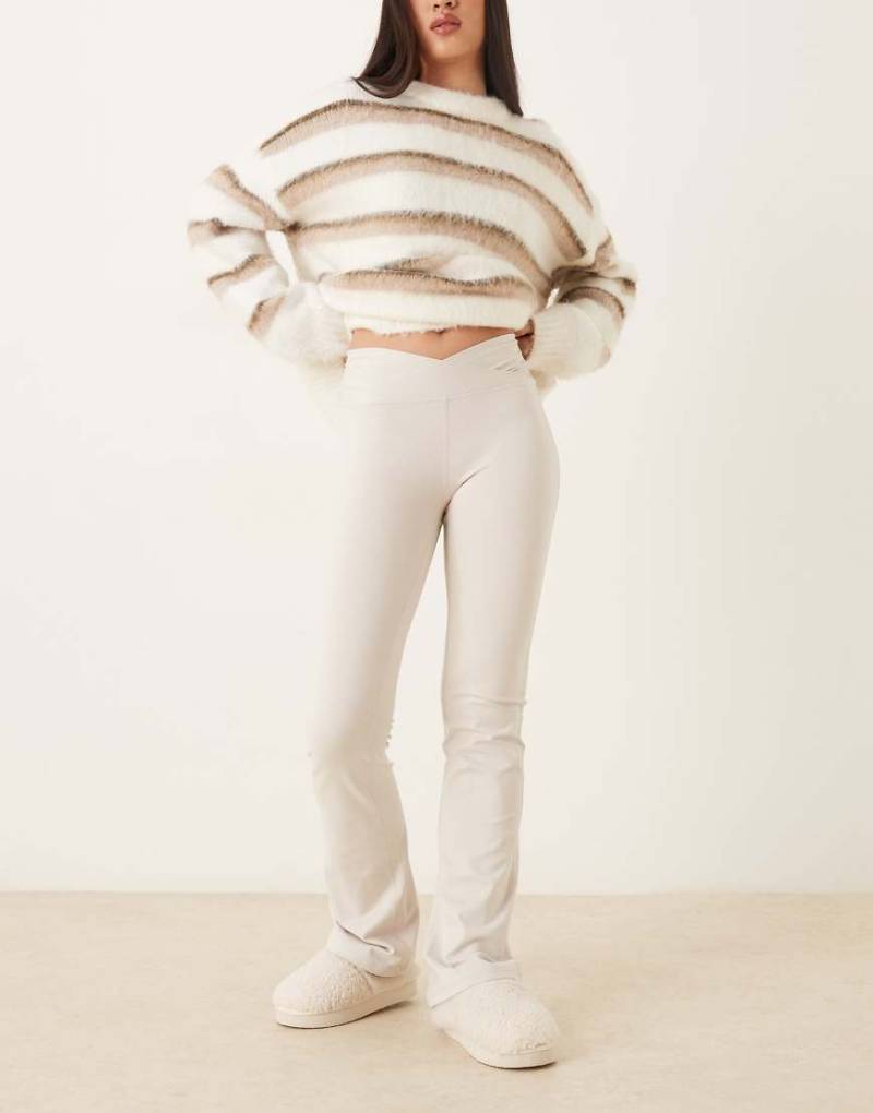 Gilly Hicks - Schlaghose in Grau mit V-Bund, Kombiteil von Hollister