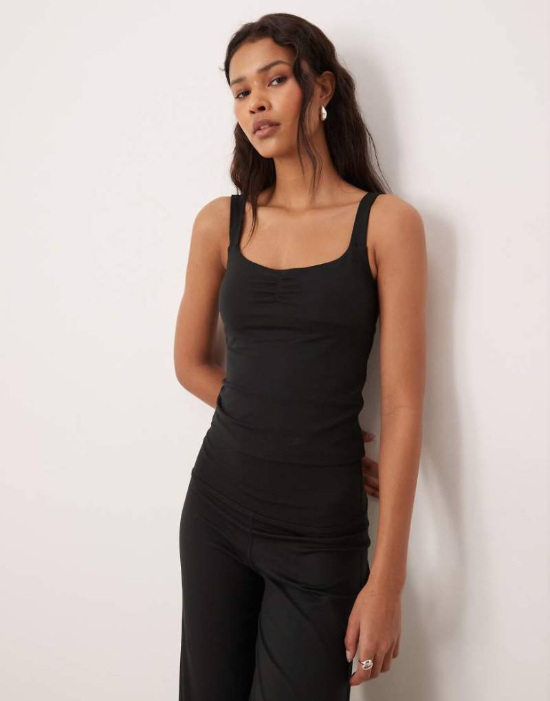 Gilly Hicks - Tanktop in Schwarz mit herzförmigem Ausschnitt und integriertem BH, Kombiteil von Hollister