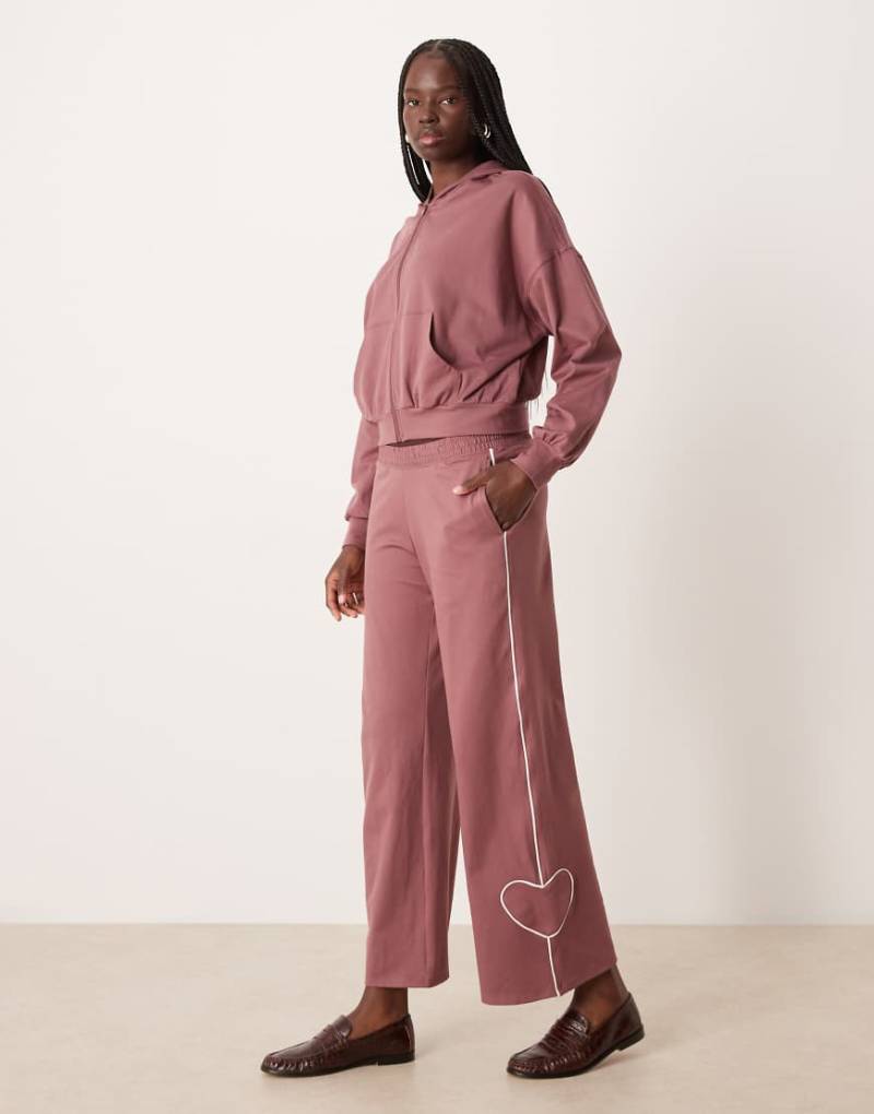 Gilly Hicks - Weite Jogginghose in Rosébraun mit herzförmiger Paspelierung, Kombiteil-Brown von Hollister