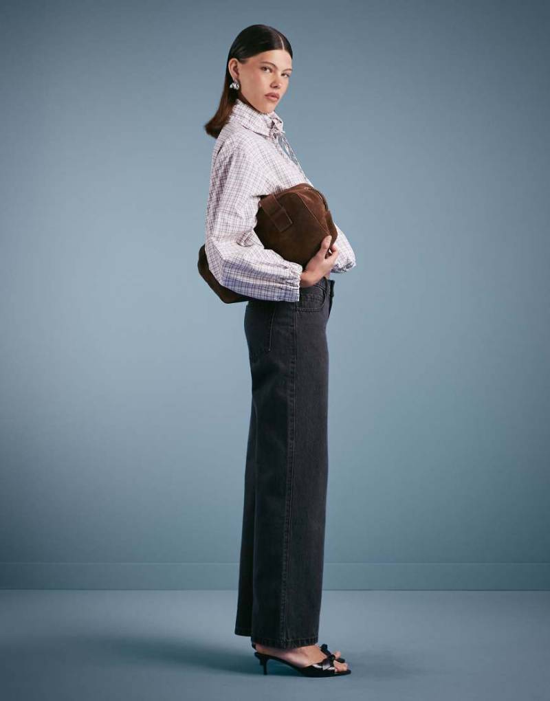 Hollister - Weite Jeans in schwarzer Waschung mit niedrigem Bund Hollister - Weite Jeans in schwarzer Waschung mit niedrigem Bund von Hollister