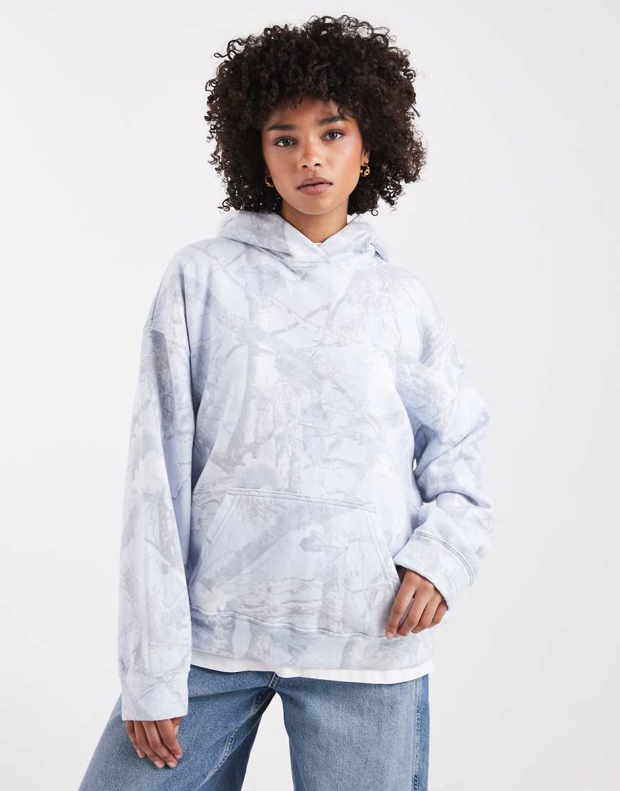 Hollister - Boyfriend-Kapuzenpullover in Hellblau mit abstraktem Muster und Mini-Logo von Hollister