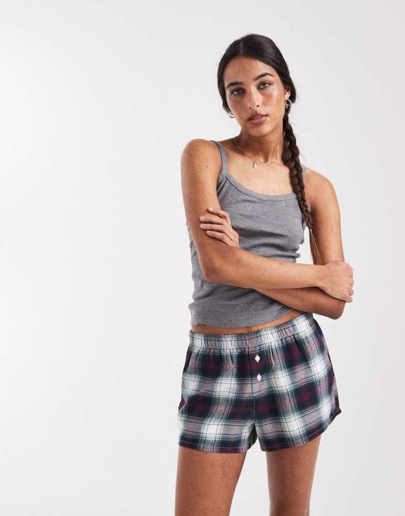 Hollister - Festliche Pyjama-Boxershorts mit marineblauem Karomuster von Hollister