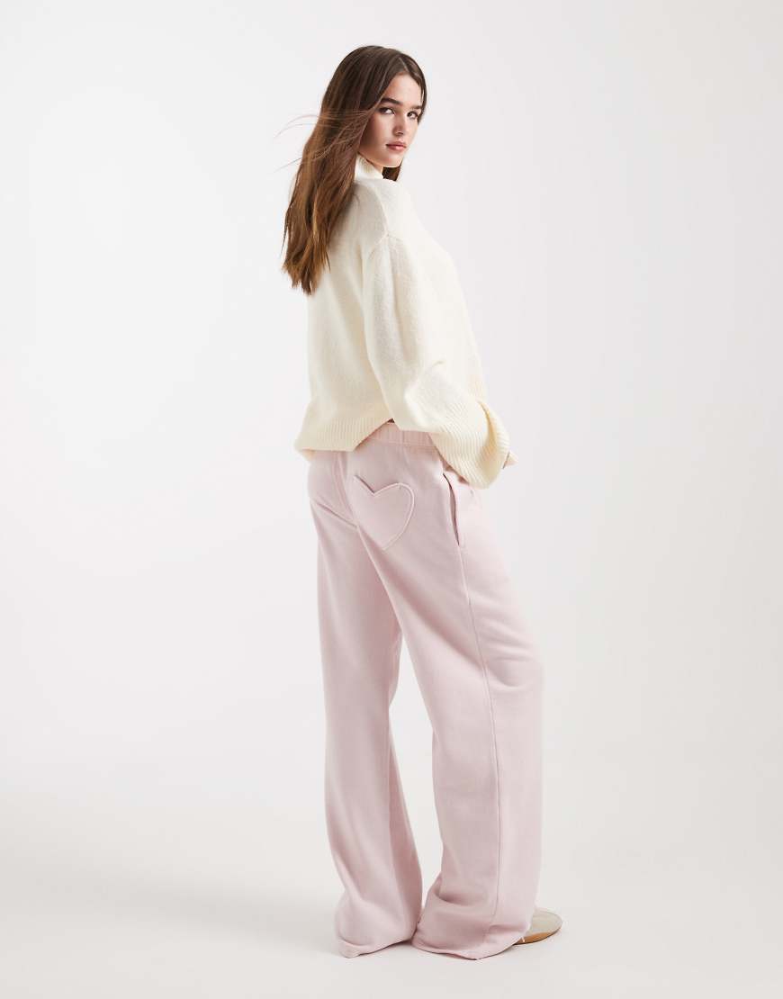 Hollister - Jogginghose in Rosa mit mittelhohem Bund, weitem Bein und Herzdetail von Hollister