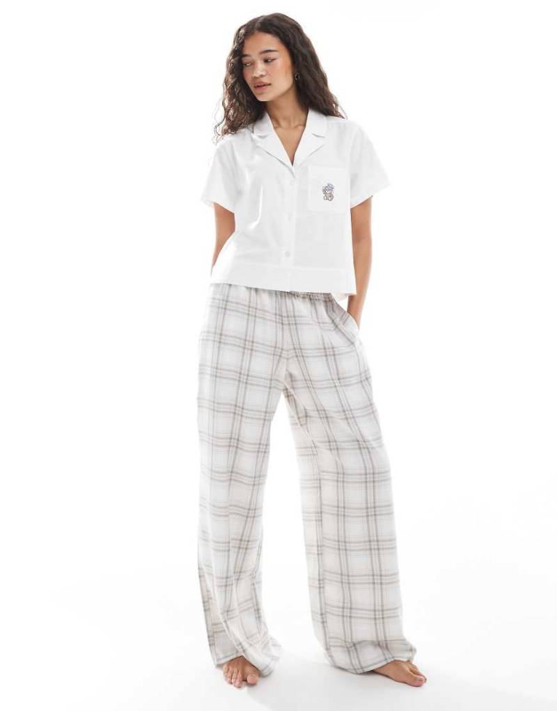 Hollister - Karierte Baggy-Pyjamahose aus Flanell in Cremeweiß mit Grafik-Neutral von Hollister