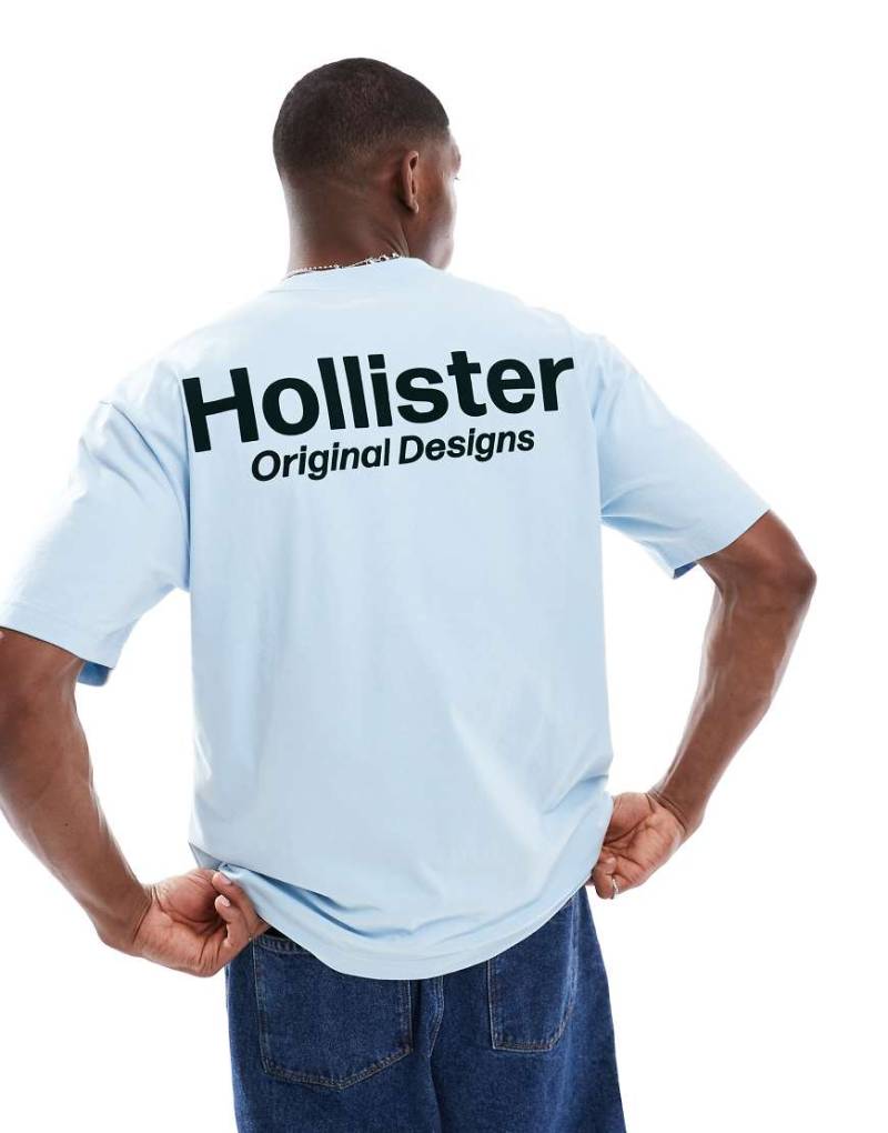 Hollister - Kastiges, funktionales T-Shirt in Blassblau mit Rücken-Logo von Hollister