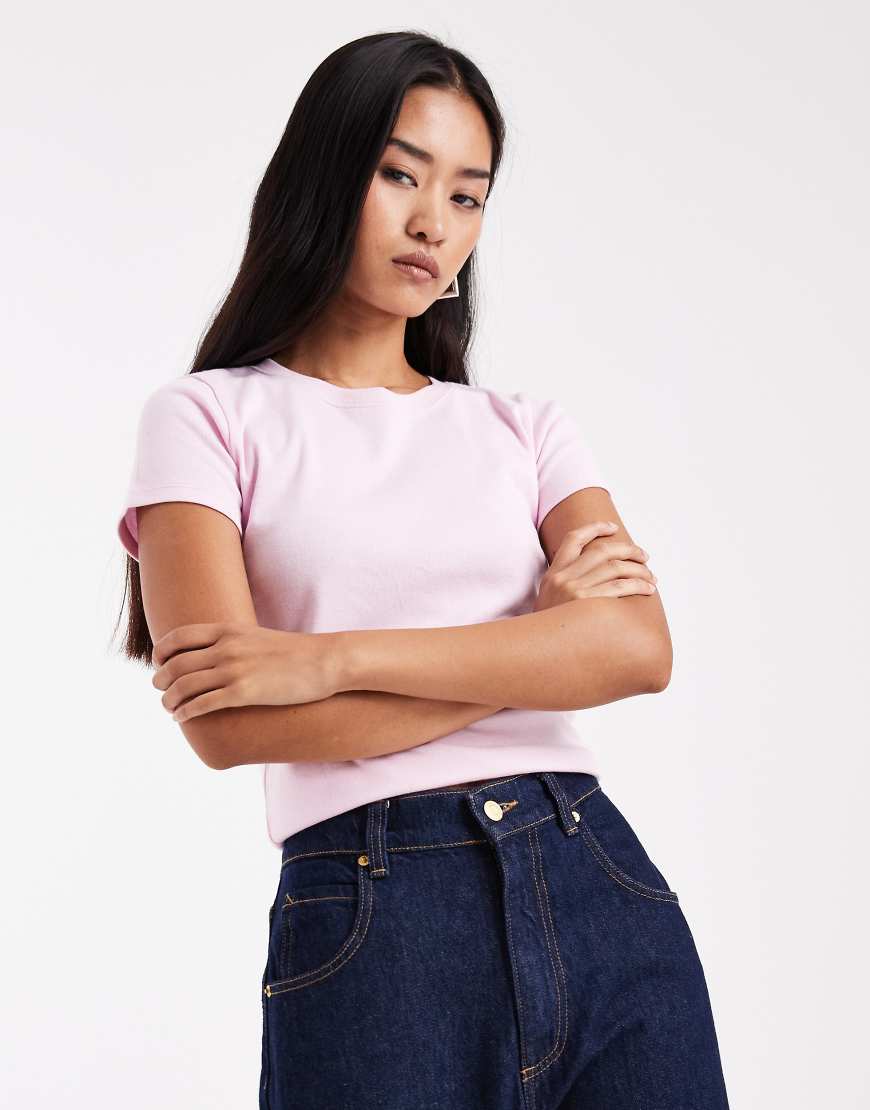 Hollister - Knapp geschnittenes, kurzärmliges T-Shirt in Rosa von Hollister