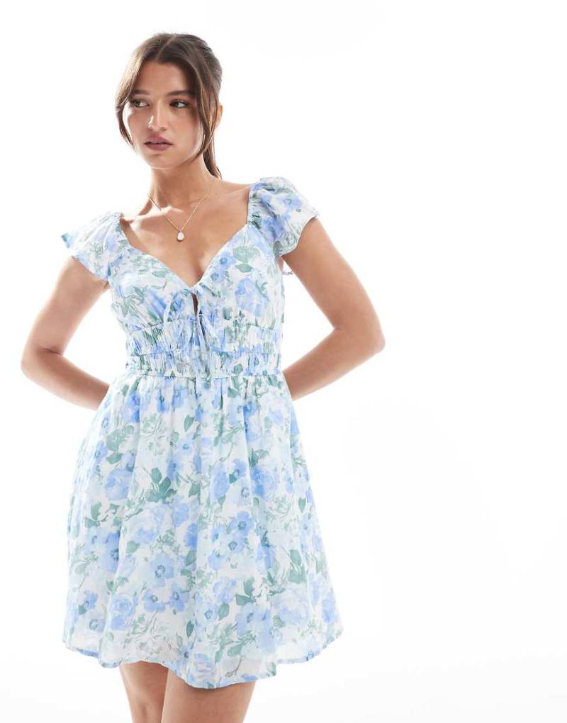 Hollister - Kurzärmliges Mini-Skater-Kleid mit Blumenmuster und gesmokter Taille-Rot von Hollister