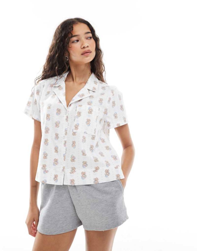 Hollister - Kurzärmliges Pyjamahemd mit Knopfleiste und Teddybären-Print-Bunt von Hollister