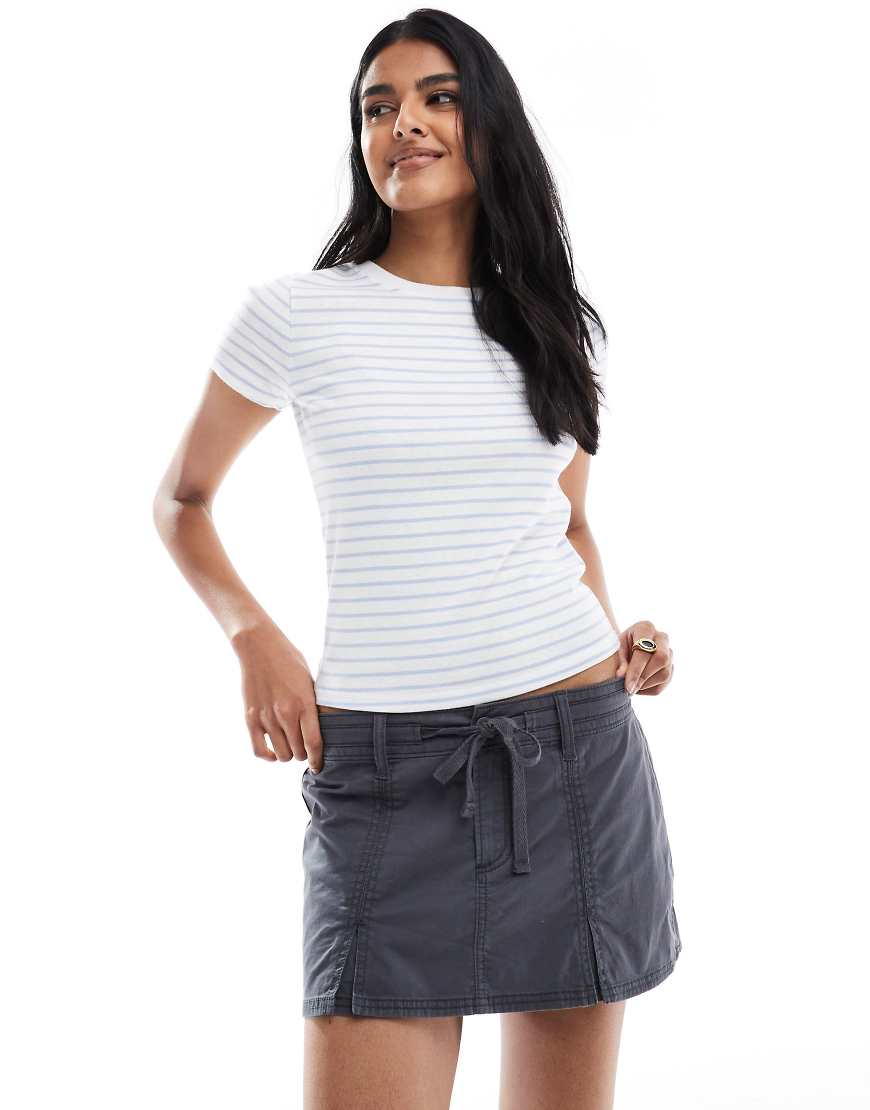 Hollister - Kurzer Faltenrock in Grau von Hollister