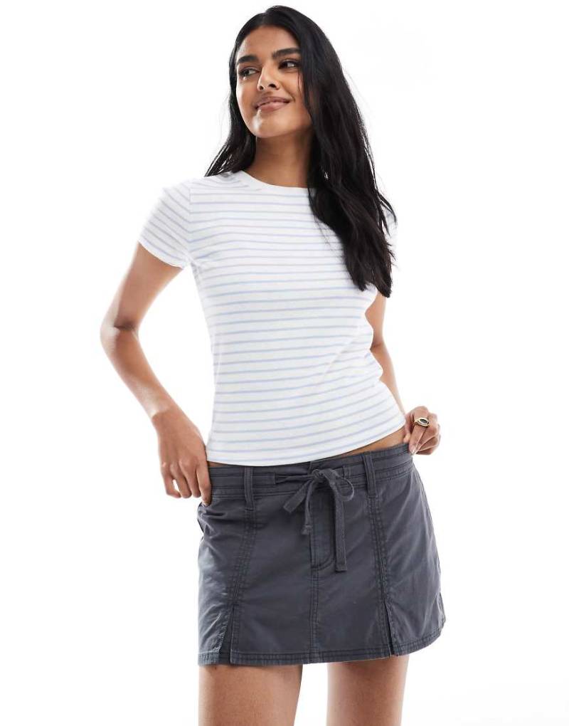 Hollister - Kurzer Faltenrock in Grau von Hollister