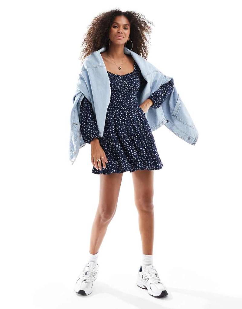 Hollister - Langärmliges Skort-Kleid mit gesmokter Taille und Blümchenmuster-Bunt von Hollister