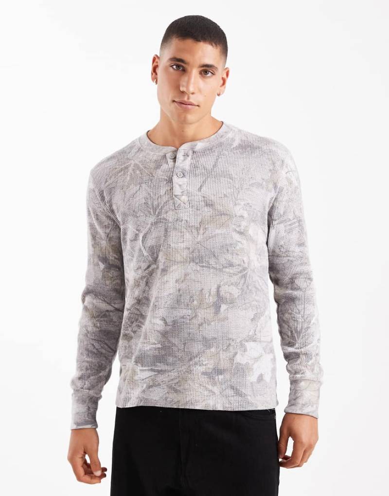 Hollister - Langärmliges Thermo-Shirt mit Henley-Ausschnitt und Military-Muster-Bunt von Hollister