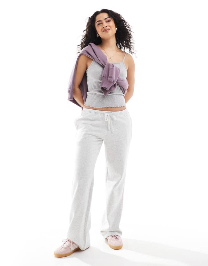 Hollister - Lockere Hose aus Sweatstoff in Hellgrau mit niedrigem Bund und kontrastierenden Streifen von Hollister