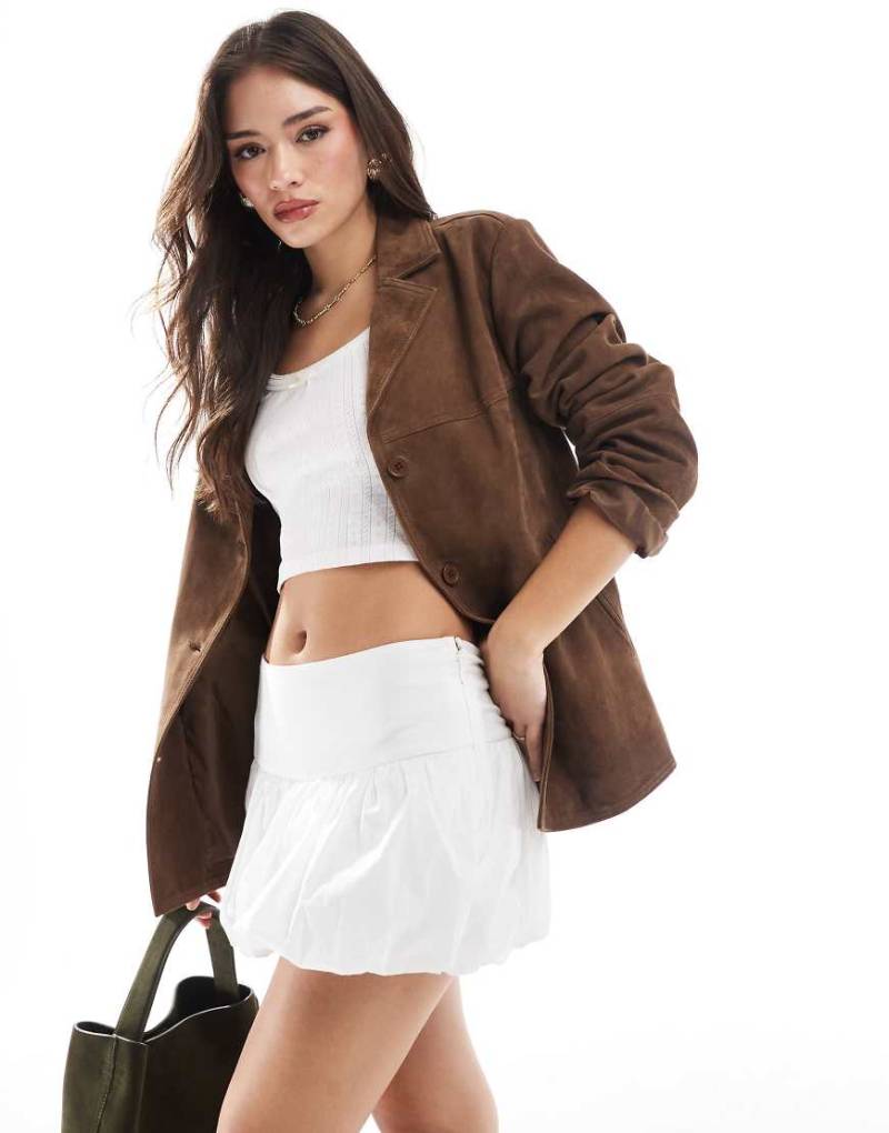 Hollister - Minirock in Weiß mit Ballonsaum von Hollister