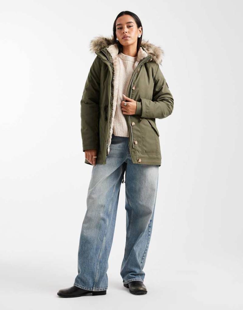 Hollister - Parkajacke in Grün mit Innenfutter aus Teddyfell und Kapuze von Hollister