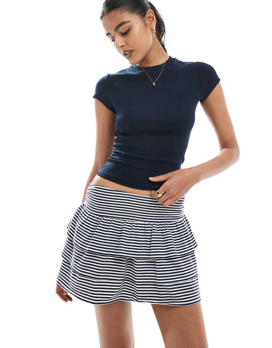 Hollister - Schwarz-weiß gestreifter Strick-Skort mit mittelhohem Bund und Volants-Rüschen von Hollister