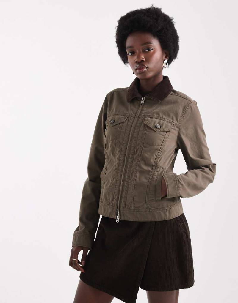 Hollister - Slim Fit Jacke aus Twill in Olivgrün von Hollister