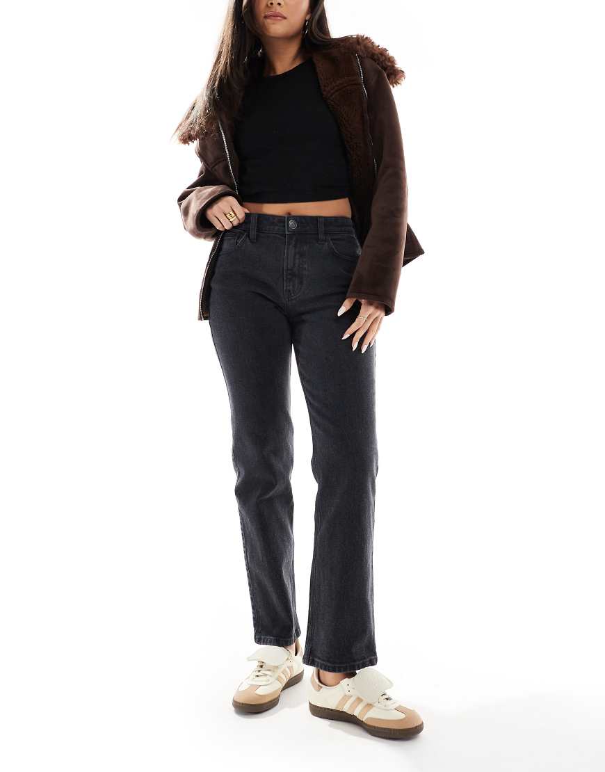 Hollister - Straight Jeans mit hohem Bund in verwaschenem Schwarz von Hollister