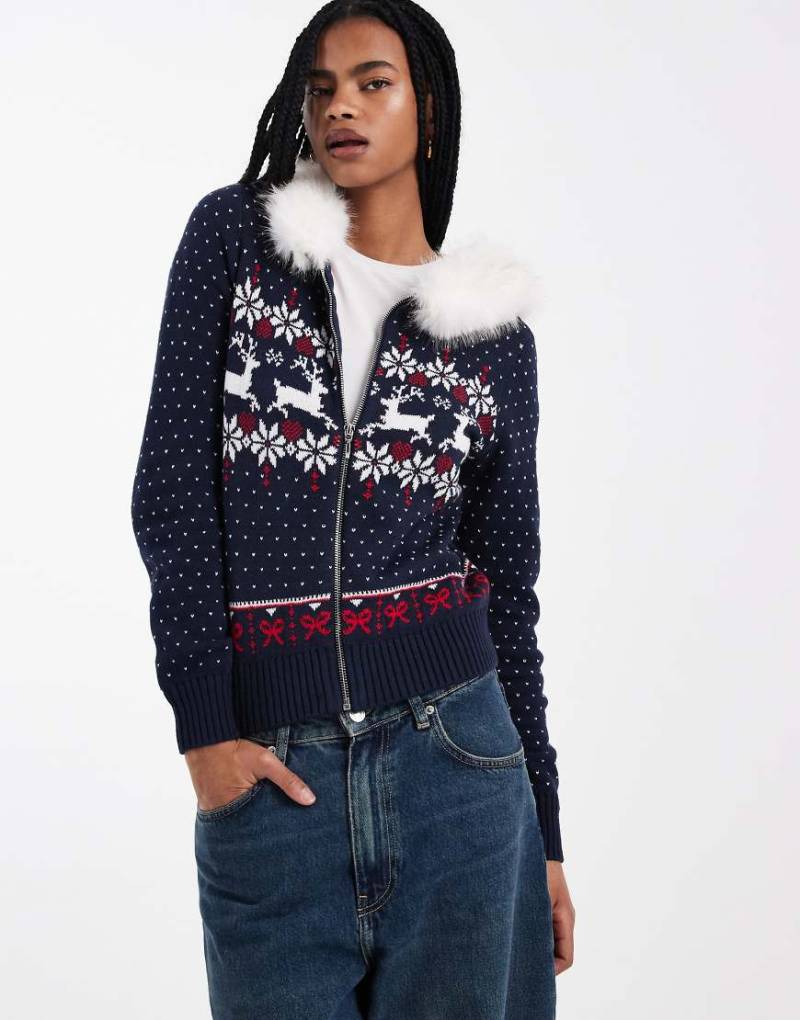 Hollister - Strickpullover in Marineblau mit Norwegermuster und durchgehendem Reißverschluss mit Kunstpelzbesatz von Hollister