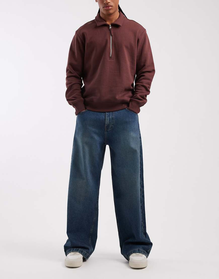 Hollister - Superweite 5-Pocket-Jeans in dunkelblauer Waschung von Hollister