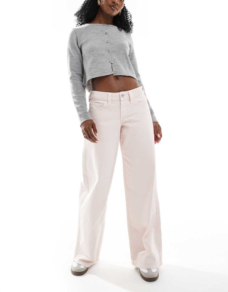 Hollister - Superweite Jeans in überfärbter hellrosa Waschung mit niedrigem Bund Hollister - Superweite Jeans in überfärbter hellrosa Waschung mit niedrigem Bund von Hollister
