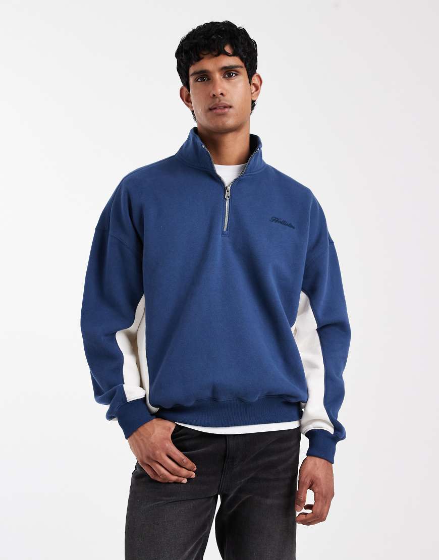 Hollister - Sweatshirt in Kontrastblau mit kurzem Reißverschluss und Logo auf der Brust von Hollister